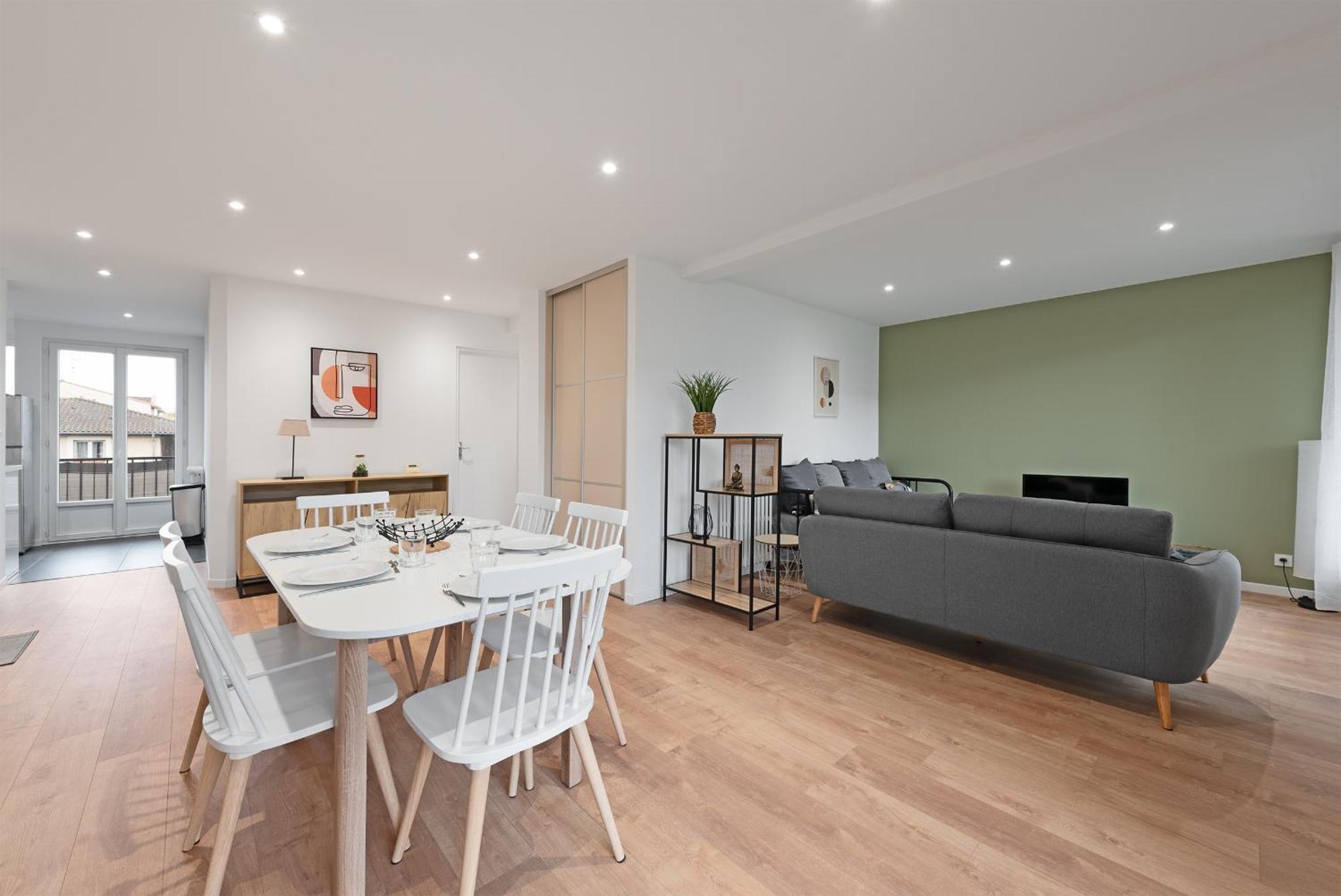 Spacieux T3 Avec 2 Parkings Gratuits Et 2 Balcons Apartamento
