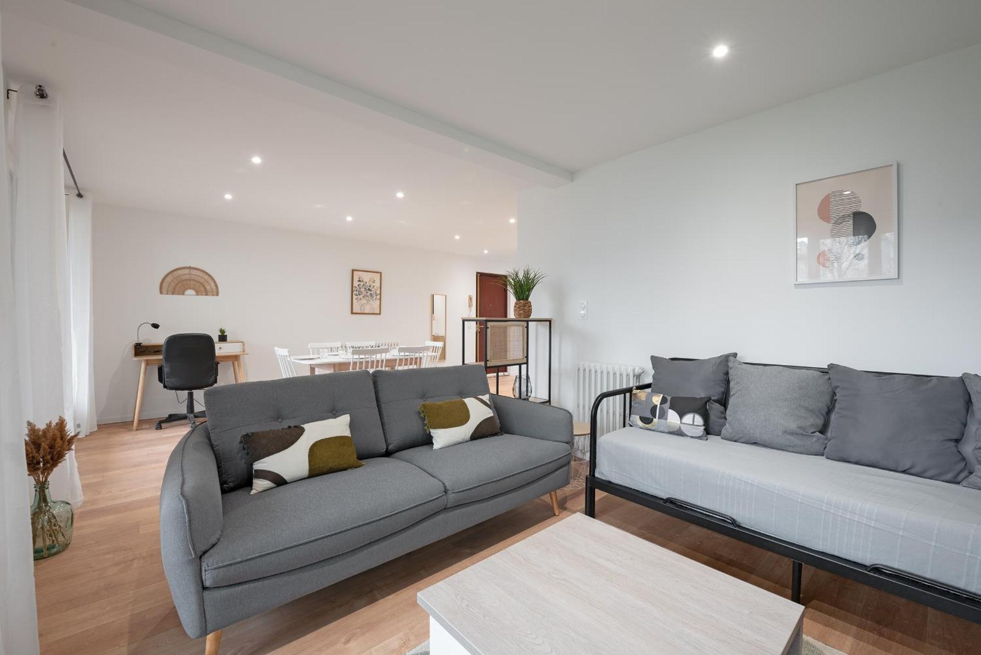 Appartement Spacieux T3 Avec 2 Parkings Gratuits Et 2 Balcons